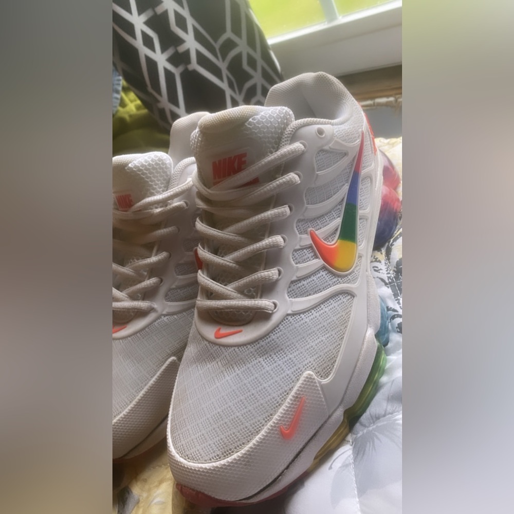 nikes,size 7